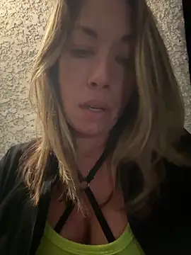 Snapshot of _NinaLuvSins_ chatting on October 21, 2025, 1:06 am  NinaLuvSins  online show from October 21, 2025, 1:06 am