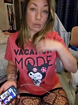 Snapshot of _NinaLuvSins_ chatting on October 25, 2025, 1:24 am  NinaLuvSins  online show from October 25, 2025, 1:24 am