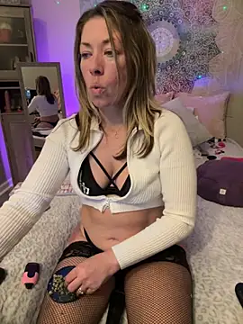 Snapshot of _NinaLuvSins_ chatting on October 26, 2025, 12:27 am  NinaLuvSins  online show from October 26, 2025, 12:27 am