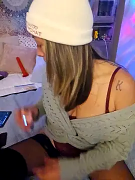 Snapshot of _NinaLuvSins_ chatting on October 29, 2025, 4:31 pm  NinaLuvSins  online show from October 29, 2025, 4:31 pm