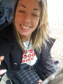 Snapshot of _NinaLuvSins_ chatting on November 22, 2025, 3:44 pm NinaLuvSins online show from November 22, 2025, 3:44 pm