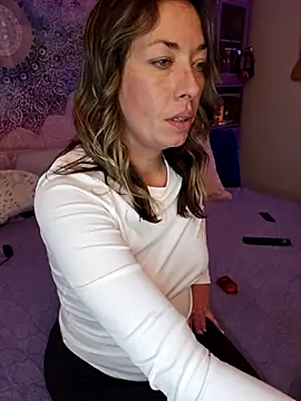 Snapshot of _NinaLuvSins_ chatting on November 28, 2025, 10:56 pm NinaLuvSins online show from November 28, 2025, 10:56 pm