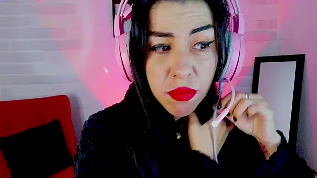 Snapshot of sky_girl1 chatting on October 21, 2025, 2:45 am sky girl1 online show from October 21, 2025, 2:45 am