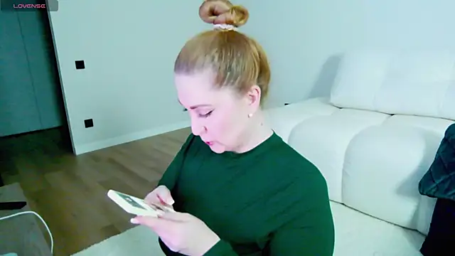 Snapshot of Sinful_Eyes chatting on November 14, 2025, 3:27 am Sinful Eyes online show from November 14, 2025, 3:27 am