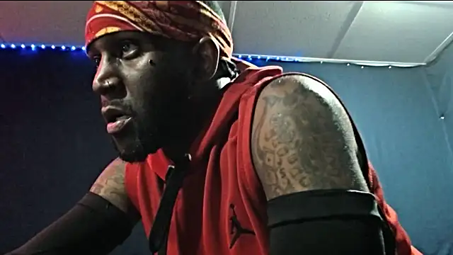 iBreakHeartz online show from November 4, 2025, 2:38 pm