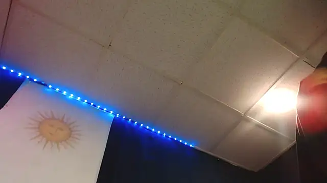 iBreakHeartz online show from December 3, 2025, 12:36 pm