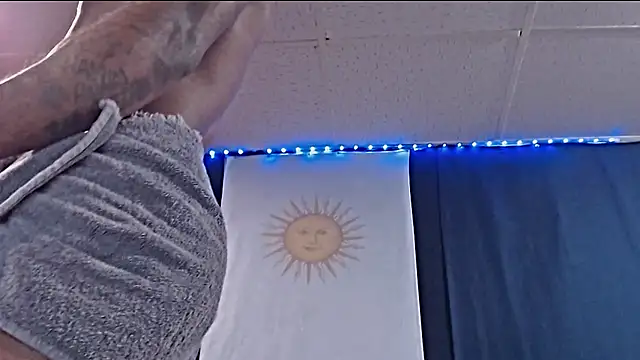 iBreakHeartz online show from December 5, 2025, 3:20 pm