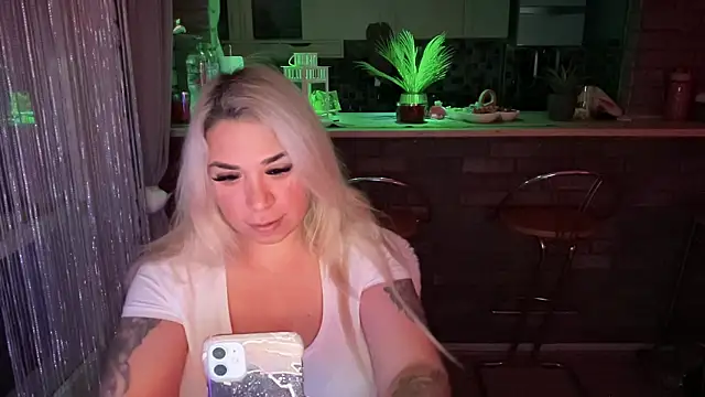 Snapshot of Monageil chatting on February 2, 2025, 6:04 am Monageil online show from February 2, 2025, 6:04 am