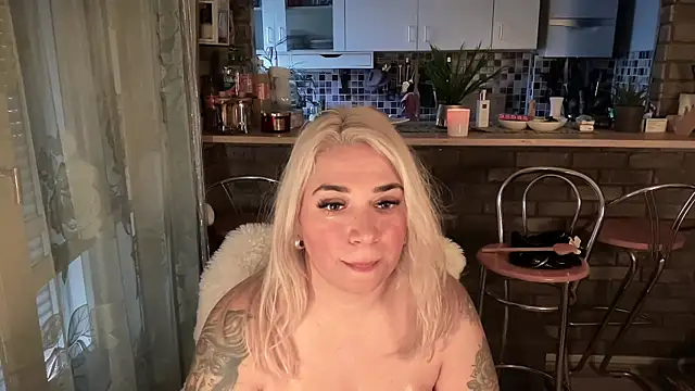 Snapshot of Monageil chatting on March 3, 2025, 6:55 pm Monageil online show from March 3, 2025, 6:55 pm