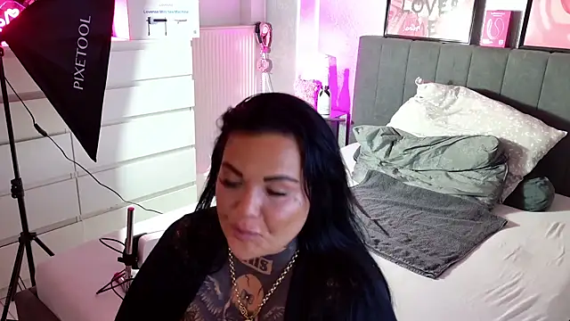Snapshot of _MelinaCurves_ chatting on March 19, 2025, 12:26 am  MelinaCurves  online show from March 19, 2025, 12:26 am