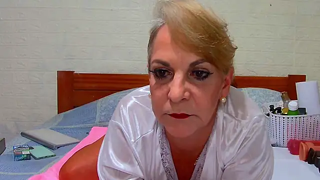 Snapshot of awild_kitten chatting on February 2, 2025, 8:35 am awild kitten online show from February 2, 2025, 8:35 am