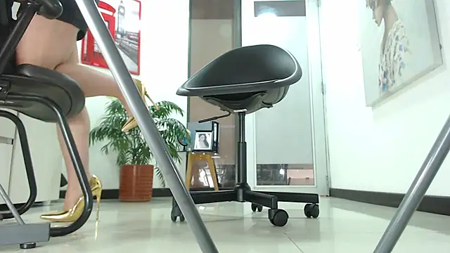 Snapshot of carieBelle1 chatting on December 5, 2025, 12:25 pm carieBelle1 online show from December 5, 2025, 12:25 pm