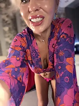 Snapshot of Hotnessi chatting on January 19, 2025, 2:49 pm Hotnessi online show from January 19, 2025, 2:49 pm