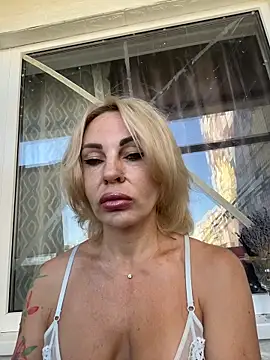 Snapshot of Hotnessi chatting on September 22, 2025, 9:11 am Hotnessi online show from September 22, 2025, 9:11 am
