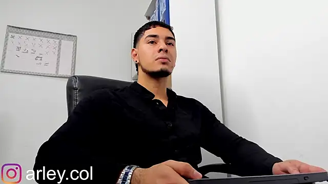 Snapshot of Dimitri_Colleman chatting on January 3, 2025, 12:33 am Dimitri Colleman online show from January 3, 2025, 12:33 am