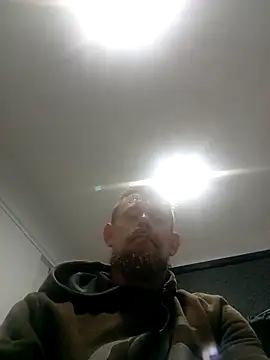 Snapshot of Skody31 chatting on November 10, 2025, 4:17 pm Skody31 online show from November 10, 2025, 4:17 pm