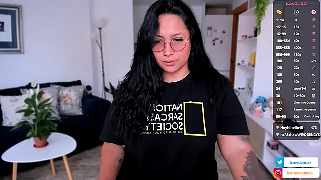 Snapshot of DannaaMeliza chatting on October 26, 2025, 8:53 am DannaaMeliza online show from October 26, 2025, 8:53 am