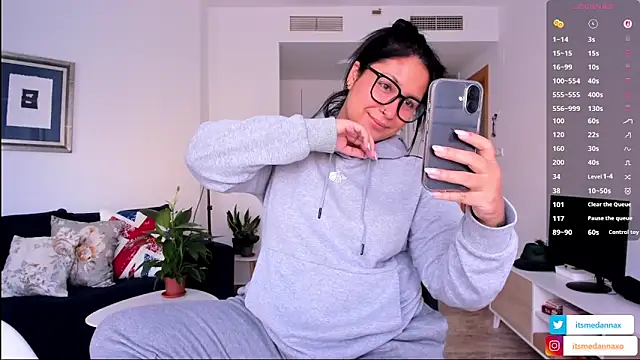 Snapshot of DannaaMeliza chatting on November 14, 2025, 10:47 am DannaaMeliza online show from November 14, 2025, 10:47 am