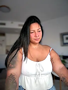 Snapshot of DannaaMeliza chatting on November 16, 2025, 9:37 am DannaaMeliza online show from November 16, 2025, 9:37 am