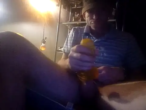 ROBERT0516 online show from March 9, 2025, 9:03 pm