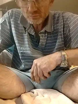 ROBERT0516 online show from November 17, 2025, 4:40 am