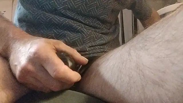 ROBERT0516 online show from December 1, 2025, 12:32 pm