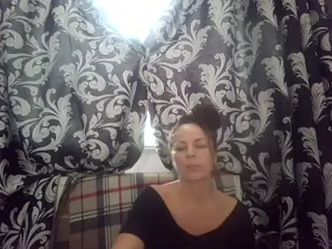 Snapshot of LindaStarS chatting on February 12, 2025, 8:27 am LindaStarS online show from February 12, 2025, 8:27 am