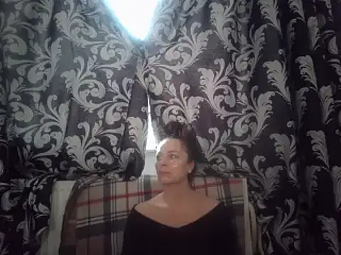 Snapshot of LindaStarS chatting on February 13, 2025, 5:58 am LindaStarS online show from February 13, 2025, 5:58 am