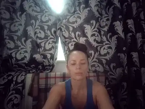 Snapshot of LindaStarS chatting on February 14, 2025, 5:51 am LindaStarS online show from February 14, 2025, 5:51 am