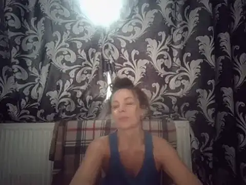 Snapshot of LindaStarS chatting on February 17, 2025, 6:31 am LindaStarS online show from February 17, 2025, 6:31 am