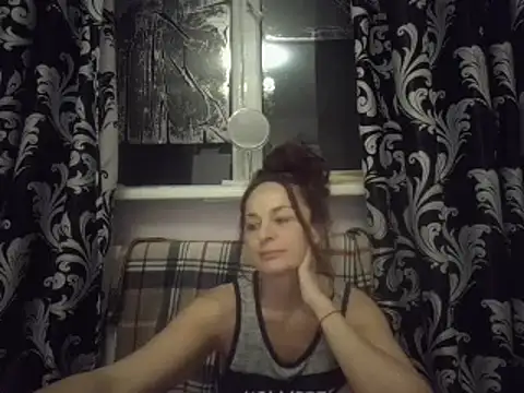 Snapshot of LindaStarS chatting on March 17, 2025, 5:38 pm LindaStarS online show from March 17, 2025, 5:38 pm