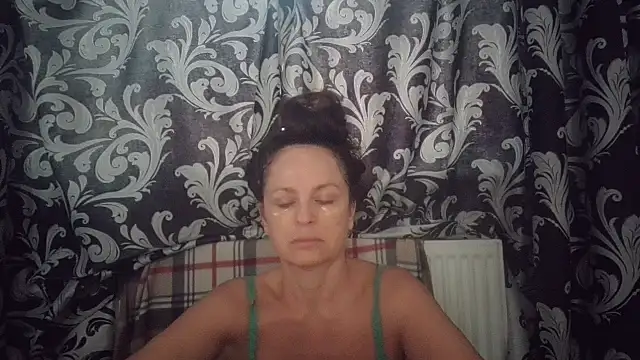 Snapshot of LindaStarS chatting on September 20, 2025, 4:35 am LindaStarS online show from September 20, 2025, 4:35 am