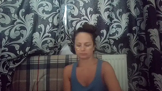 Snapshot of LindaStarS chatting on September 27, 2025, 6:40 am LindaStarS online show from September 27, 2025, 6:40 am