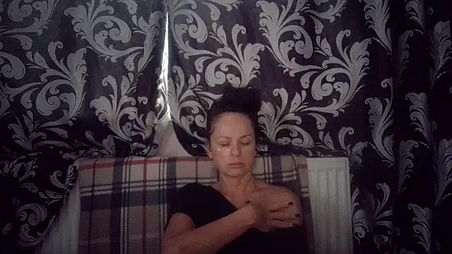 Snapshot of LindaStarS chatting on October 4, 2025, 5:49 am LindaStarS online show from October 4, 2025, 5:49 am