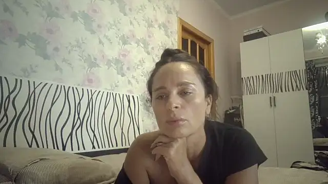 Snapshot of LindaStarS chatting on October 4, 2025, 5:55 pm LindaStarS online show from October 4, 2025, 5:55 pm