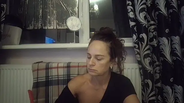 Snapshot of LindaStarS chatting on October 5, 2025, 6:17 pm LindaStarS online show from October 5, 2025, 6:17 pm