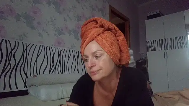 Snapshot of LindaStarS chatting on October 6, 2025, 2:25 pm LindaStarS online show from October 6, 2025, 2:25 pm