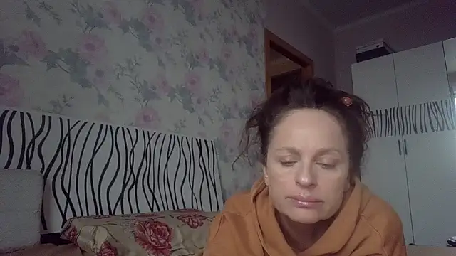 Snapshot of LindaStarS chatting on October 8, 2025, 6:11 am LindaStarS online show from October 8, 2025, 6:11 am