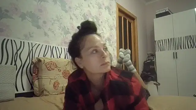 Snapshot of LindaStarS chatting on October 10, 2025, 6:07 pm LindaStarS online show from October 10, 2025, 6:07 pm