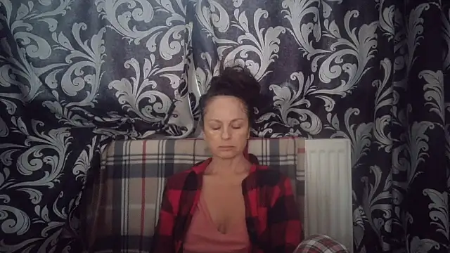 Snapshot of LindaStarS chatting on October 14, 2025, 5:30 am LindaStarS online show from October 14, 2025, 5:30 am