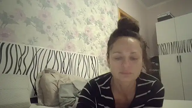 Snapshot of LindaStarS chatting on October 18, 2025, 6:19 pm LindaStarS online show from October 18, 2025, 6:19 pm