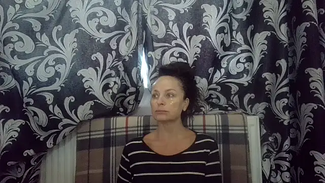 Snapshot of LindaStarS chatting on October 19, 2025, 7:31 am LindaStarS online show from October 19, 2025, 7:31 am