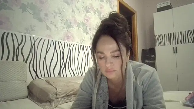 Snapshot of LindaStarS chatting on October 25, 2025, 4:57 pm LindaStarS online show from October 25, 2025, 4:57 pm