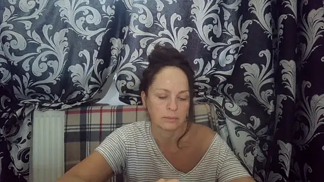 Snapshot of LindaStarS chatting on November 1, 2025, 7:54 am LindaStarS online show from November 1, 2025, 7:54 am