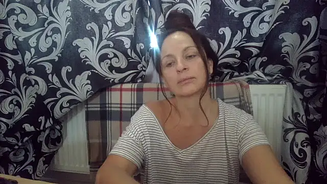 Snapshot of LindaStarS chatting on November 2, 2025, 8:06 am LindaStarS online show from November 2, 2025, 8:06 am