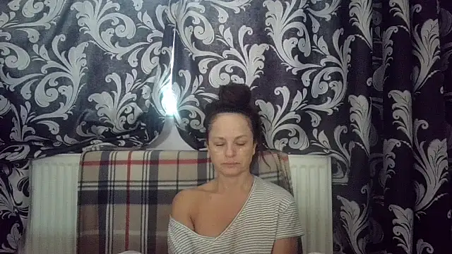 Snapshot of LindaStarS chatting on November 6, 2025, 6:36 am LindaStarS online show from November 6, 2025, 6:36 am