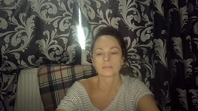 Snapshot of LindaStarS chatting on November 7, 2025, 8:03 am LindaStarS online show from November 7, 2025, 8:03 am