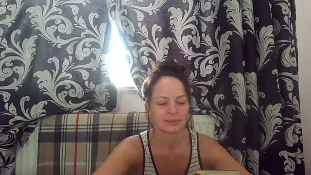 Snapshot of LindaStarS chatting on November 12, 2025, 7:53 am LindaStarS online show from November 12, 2025, 7:53 am