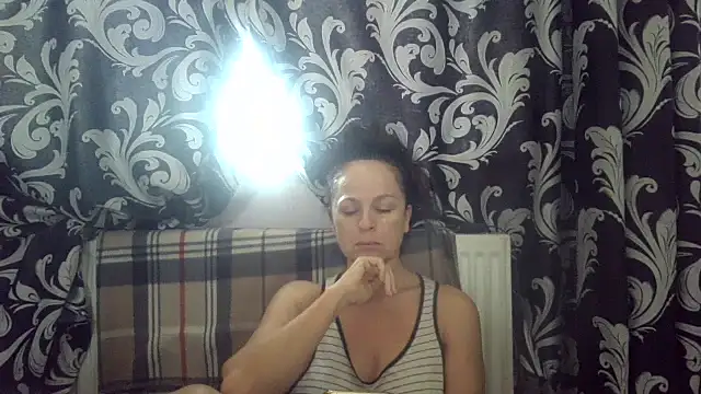 Snapshot of LindaStarS chatting on November 14, 2025, 7:40 am LindaStarS online show from November 14, 2025, 7:40 am