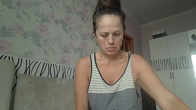 Snapshot of LindaStarS chatting on November 17, 2025, 6:41 am LindaStarS online show from November 17, 2025, 6:41 am